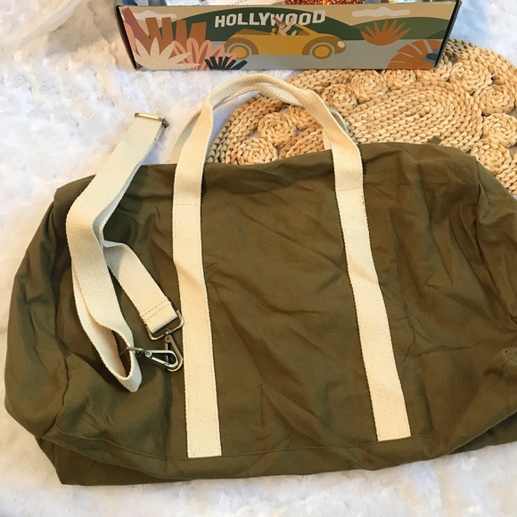 Sold out 👌🏽Canvas Duffel Weekender CauseBox - Picture 6 of 8